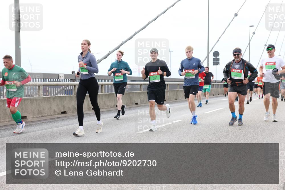 03.10.2025 - Köhlbrandbrückenlauf Lena Gebhardt http://msf.ph/oto/9202730 03.10.2025 15:50:11 Position 2 7913, 9735, 9745, 9708 meine-sportfotos.de