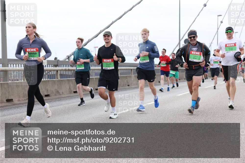03.10.2025 - Köhlbrandbrückenlauf Lena Gebhardt http://msf.ph/oto/9202731 03.10.2025 15:50:12 Position 2 7913, 9735, 9698, 9745, 9708 meine-sportfotos.de