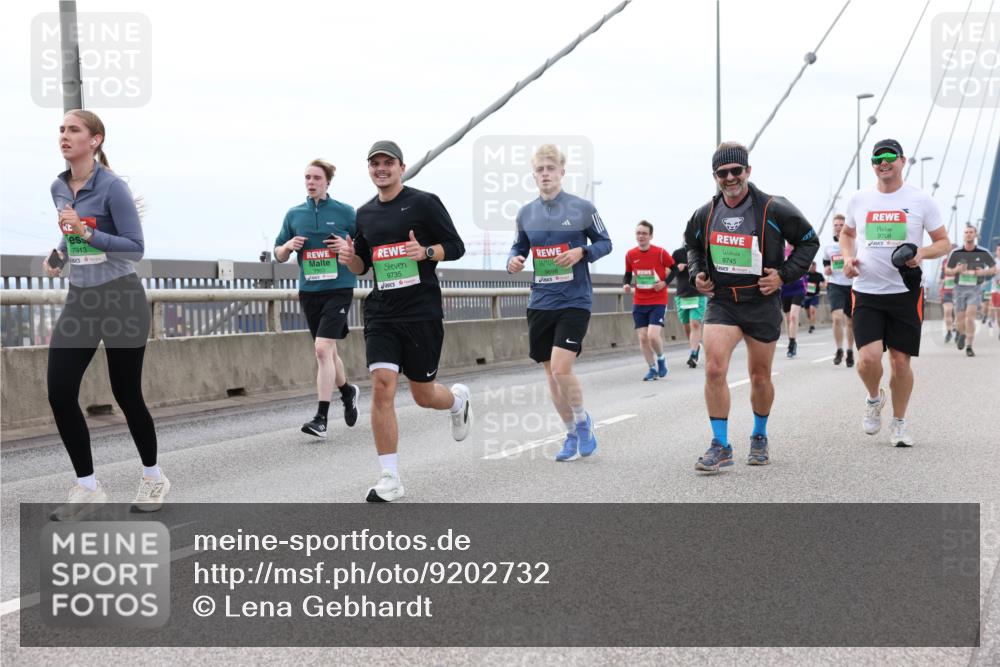 03.10.2025 - Köhlbrandbrückenlauf Lena Gebhardt http://msf.ph/oto/9202732 03.10.2025 15:50:12 Position 2 7913, 7503, 9735, 9745, 9708 meine-sportfotos.de