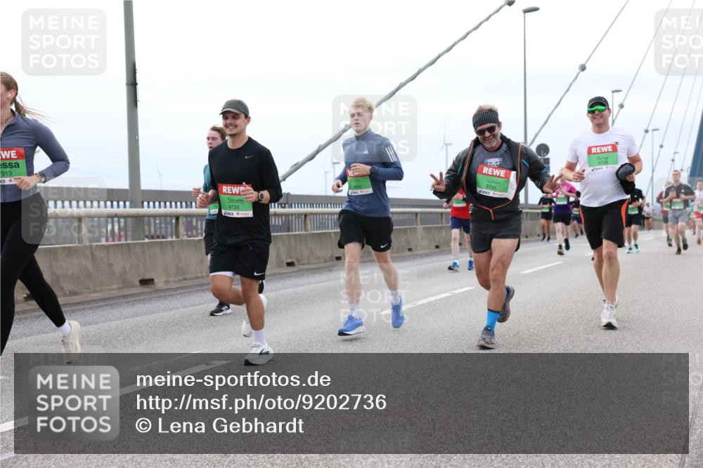 03.10.2025 - Köhlbrandbrückenlauf Lena Gebhardt http://msf.ph/oto/9202736 03.10.2025 15:50:12 Position 2 913, 9735, 9698, 9745, 9708 meine-sportfotos.de