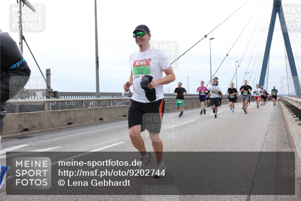 03.10.2025 - Köhlbrandbrückenlauf Lena Gebhardt http://msf.ph/oto/9202744 03.10.2025 15:50:14 Position 2 9708 meine-sportfotos.de