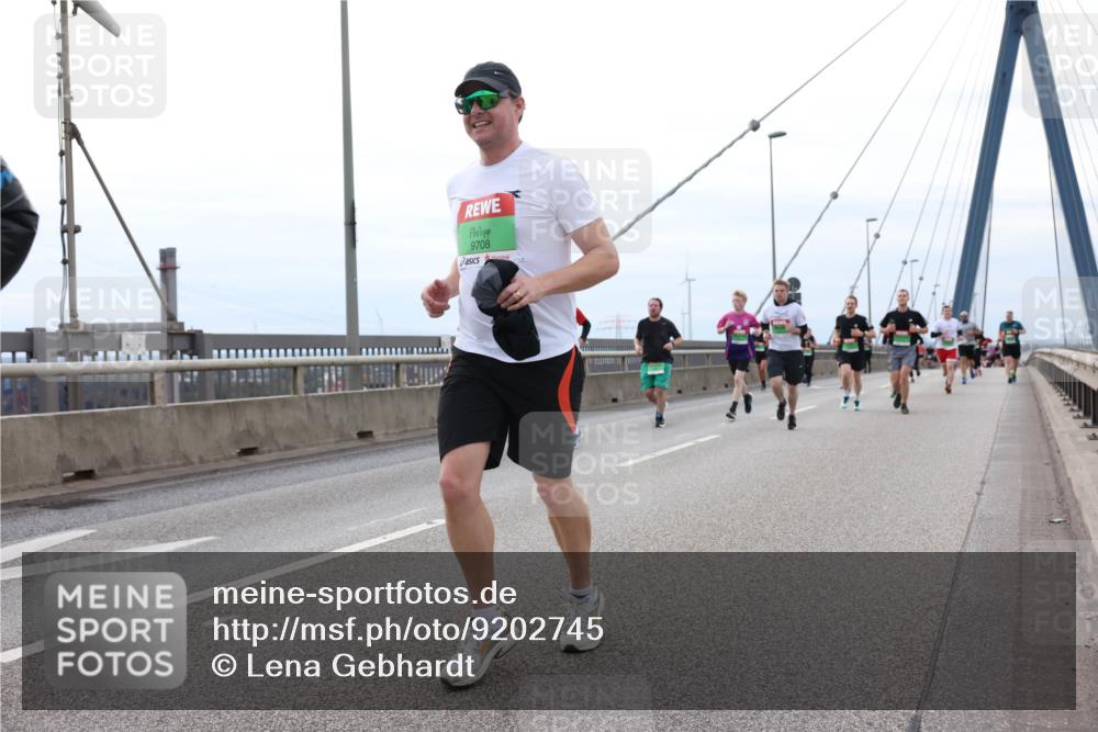 03.10.2025 - Köhlbrandbrückenlauf Lena Gebhardt http://msf.ph/oto/9202745 03.10.2025 15:50:14 Position 2 9708 meine-sportfotos.de