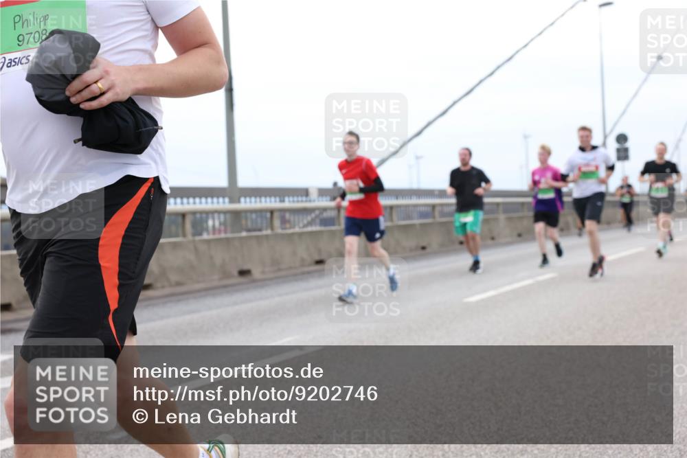 03.10.2025 - Köhlbrandbrückenlauf Lena Gebhardt http://msf.ph/oto/9202746 03.10.2025 15:50:15 Position 2 9708 meine-sportfotos.de