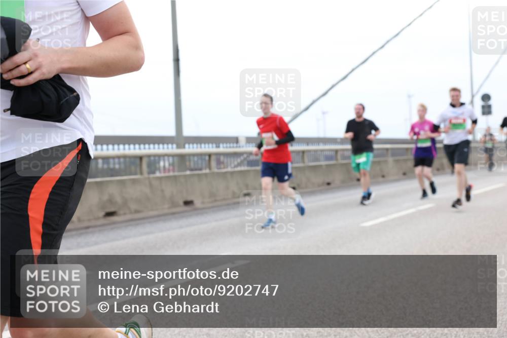 03.10.2025 - Köhlbrandbrückenlauf Lena Gebhardt http://msf.ph/oto/9202747 03.10.2025 15:50:15 Position 2  meine-sportfotos.de