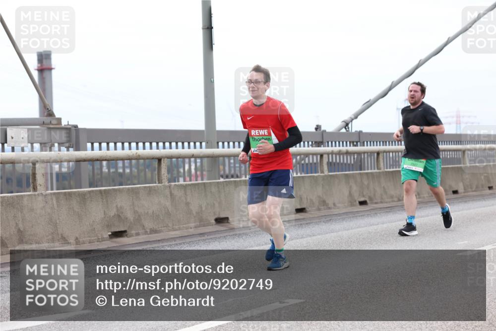 03.10.2025 - Köhlbrandbrückenlauf Lena Gebhardt http://msf.ph/oto/9202749 03.10.2025 15:50:15 Position 2 7527 meine-sportfotos.de