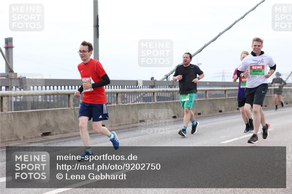 03.10.2025 - Köhlbrandbrückenlauf Lena Gebhardt http://msf.ph/oto/9202750 03.10.2025 15:50:15 Position 2 8841 meine-sportfotos.de