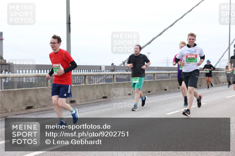 03.10.2025 - Köhlbrandbrückenlauf Lena Gebhardt http://msf.ph/oto/9202751 03.10.2025 15:50:16 Position 2 8841 meine-sportfotos.de