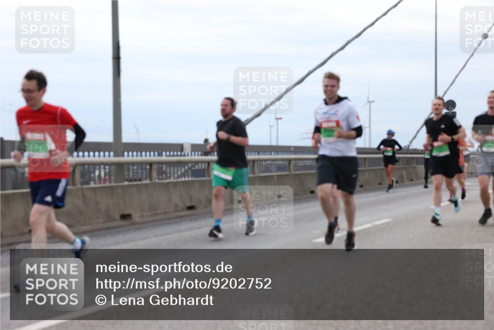 03.10.2025 - Köhlbrandbrückenlauf Lena Gebhardt http://msf.ph/oto/9202752 03.10.2025 15:50:16 Position 2  meine-sportfotos.de