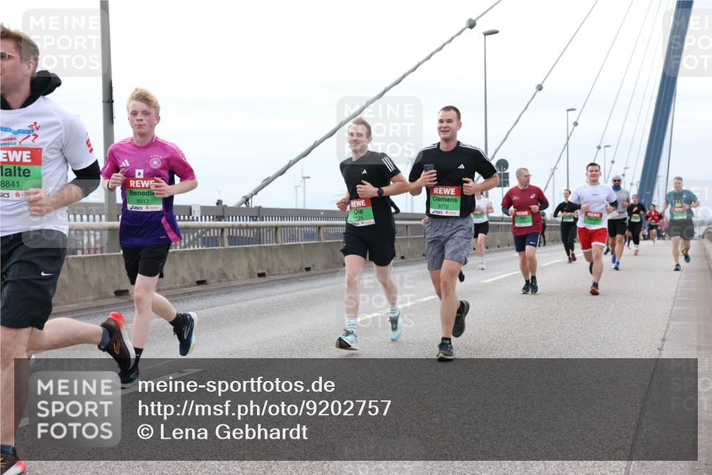 03.10.2025 - Köhlbrandbrückenlauf Lena Gebhardt http://msf.ph/oto/9202757 03.10.2025 15:50:17 Position 2 8841, 8513, 774, 8772 meine-sportfotos.de