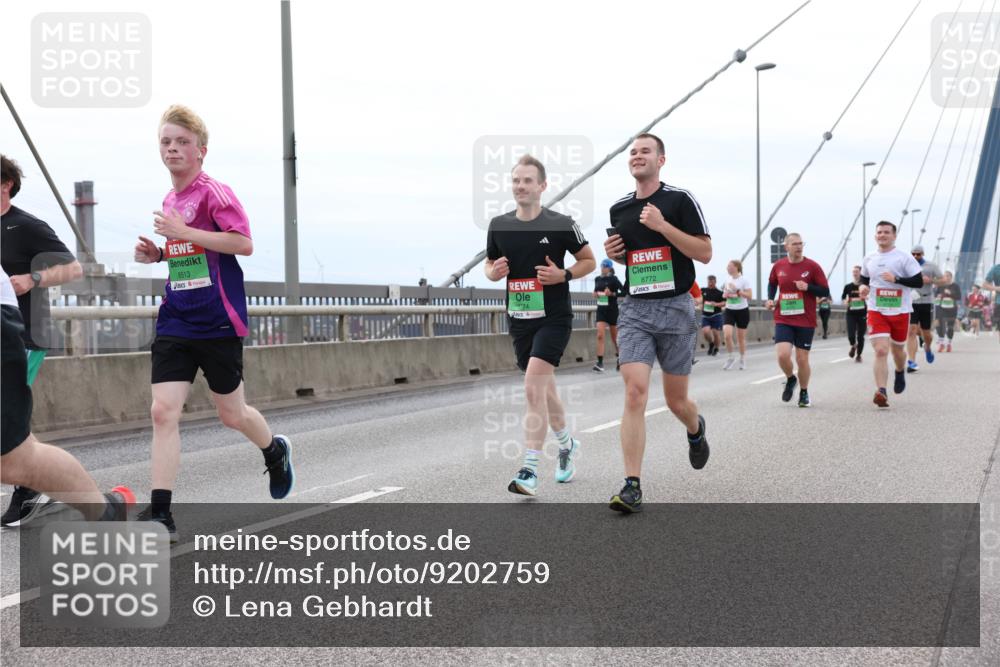 03.10.2025 - Köhlbrandbrückenlauf Lena Gebhardt http://msf.ph/oto/9202759 03.10.2025 15:50:18 Position 2 8513, 8772, 74 meine-sportfotos.de