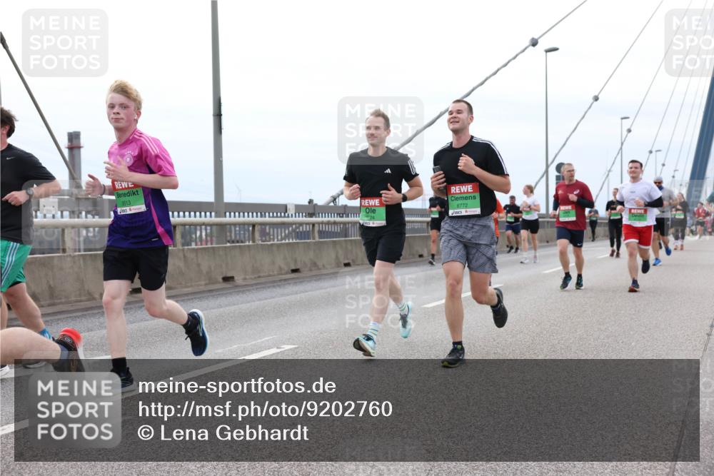 03.10.2025 - Köhlbrandbrückenlauf Lena Gebhardt http://msf.ph/oto/9202760 03.10.2025 15:50:18 Position 2 8513, 8772 meine-sportfotos.de