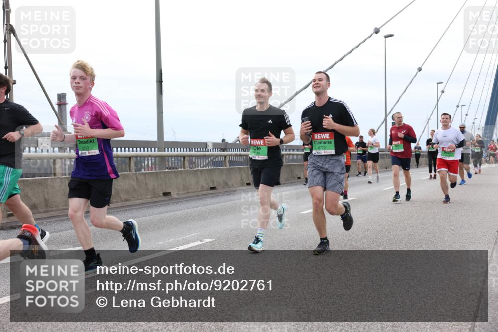 03.10.2025 - Köhlbrandbrückenlauf Lena Gebhardt http://msf.ph/oto/9202761 03.10.2025 15:50:18 Position 2 8513, 9774, 8772 meine-sportfotos.de