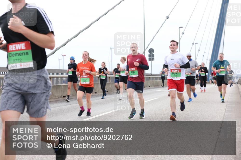 03.10.2025 - Köhlbrandbrückenlauf Lena Gebhardt http://msf.ph/oto/9202762 03.10.2025 15:50:18 Position 2 8772, 9727, 8775, 8773, 2125 meine-sportfotos.de