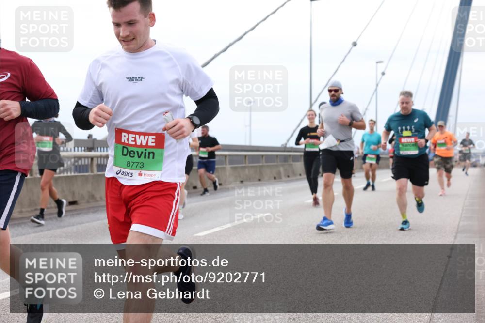 03.10.2025 - Köhlbrandbrückenlauf Lena Gebhardt http://msf.ph/oto/9202771 03.10.2025 15:50:20 Position 2 8773 meine-sportfotos.de