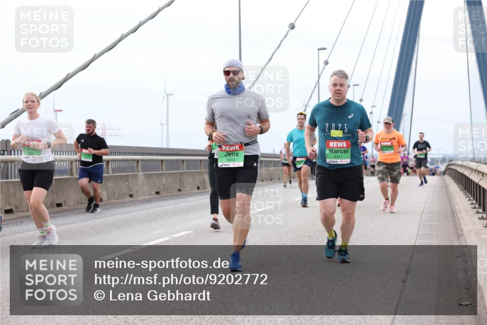 03.10.2025 - Köhlbrandbrückenlauf Lena Gebhardt http://msf.ph/oto/9202772 03.10.2025 15:50:21 Position 2 7660, 9054, 2025, 9321 meine-sportfotos.de