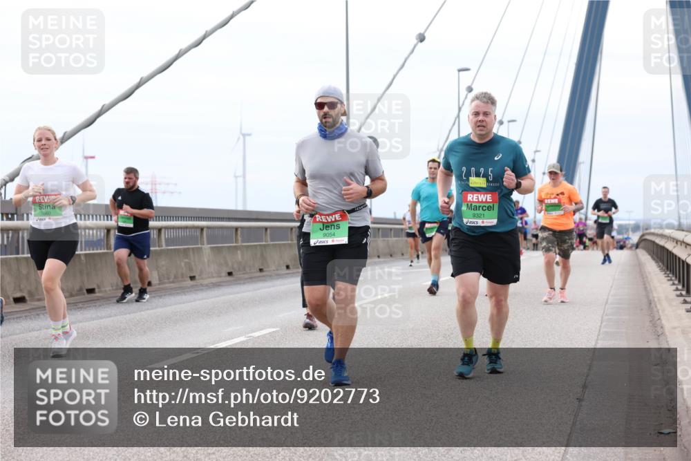 03.10.2025 - Köhlbrandbrückenlauf Lena Gebhardt http://msf.ph/oto/9202773 03.10.2025 15:50:21 Position 2 7660, 9054, 2025, 9321 meine-sportfotos.de