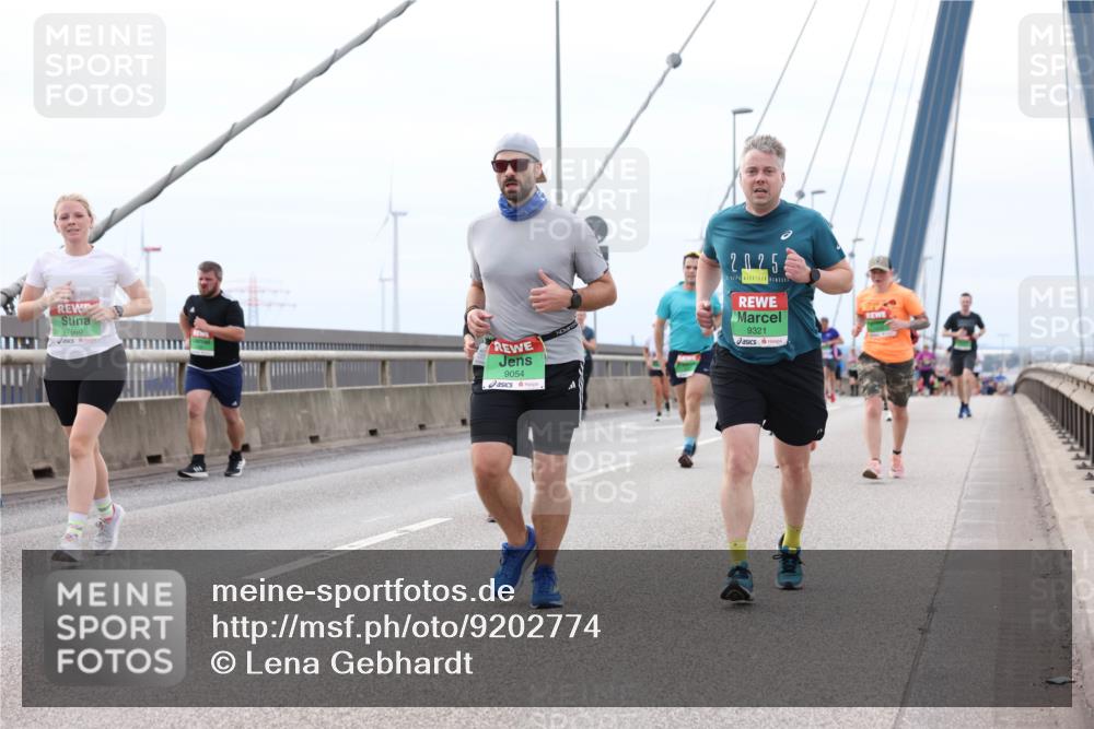 03.10.2025 - Köhlbrandbrückenlauf Lena Gebhardt http://msf.ph/oto/9202774 03.10.2025 15:50:21 Position 2 7660, 9054, 2025, 9321 meine-sportfotos.de