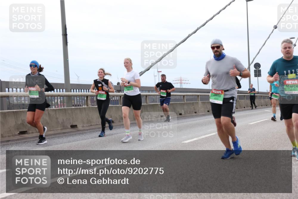 03.10.2025 - Köhlbrandbrückenlauf Lena Gebhardt http://msf.ph/oto/9202775 03.10.2025 15:50:21 Position 2 2025, 9321 meine-sportfotos.de