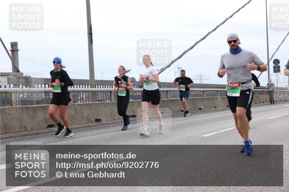 03.10.2025 - Köhlbrandbrückenlauf Lena Gebhardt http://msf.ph/oto/9202776 03.10.2025 15:50:21 Position 2 7492, 2016, 9054 meine-sportfotos.de
