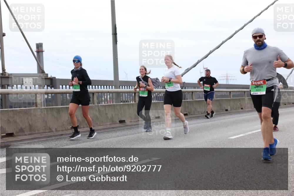 03.10.2025 - Köhlbrandbrückenlauf Lena Gebhardt http://msf.ph/oto/9202777 03.10.2025 15:50:21 Position 2 9054 meine-sportfotos.de