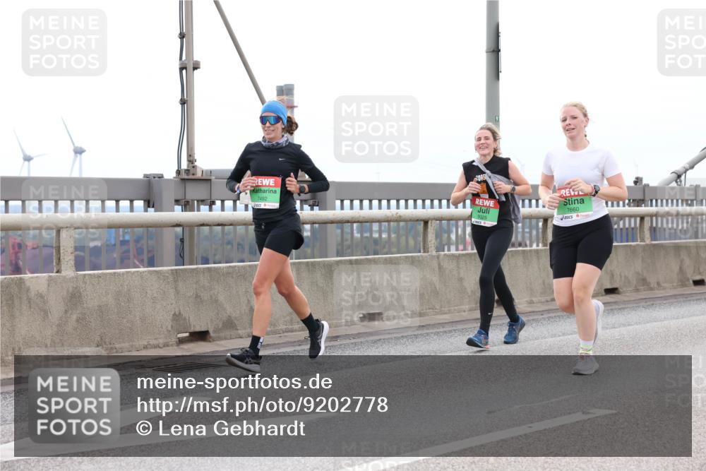03.10.2025 - Köhlbrandbrückenlauf Lena Gebhardt http://msf.ph/oto/9202778 03.10.2025 15:50:22 Position 2 7492, 9325, 7660 meine-sportfotos.de