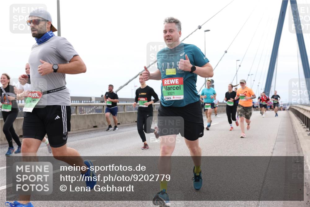 03.10.2025 - Köhlbrandbrückenlauf Lena Gebhardt http://msf.ph/oto/9202779 03.10.2025 15:50:22 Position 2 2025, 9321 meine-sportfotos.de