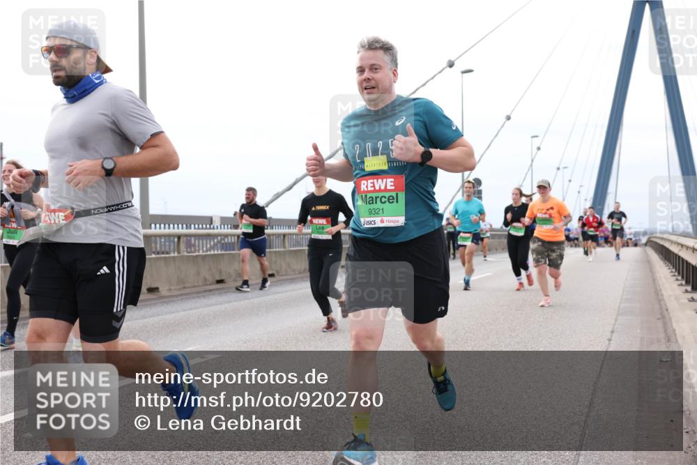 03.10.2025 - Köhlbrandbrückenlauf Lena Gebhardt http://msf.ph/oto/9202780 03.10.2025 15:50:22 Position 2 2025, 9321 meine-sportfotos.de