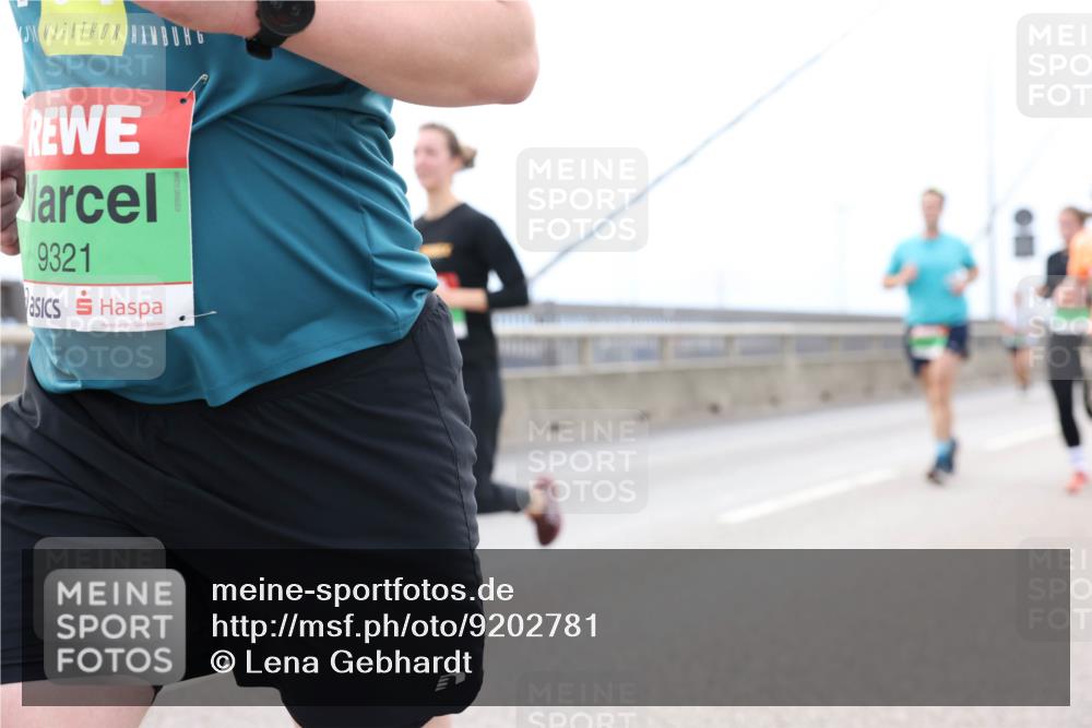 03.10.2025 - Köhlbrandbrückenlauf Lena Gebhardt http://msf.ph/oto/9202781 03.10.2025 15:50:23 Position 2 9321 meine-sportfotos.de