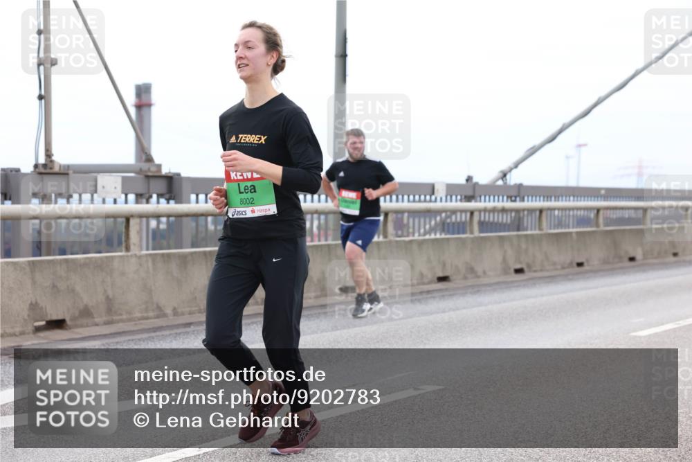 03.10.2025 - Köhlbrandbrückenlauf Lena Gebhardt http://msf.ph/oto/9202783 03.10.2025 15:50:23 Position 2 8002 meine-sportfotos.de
