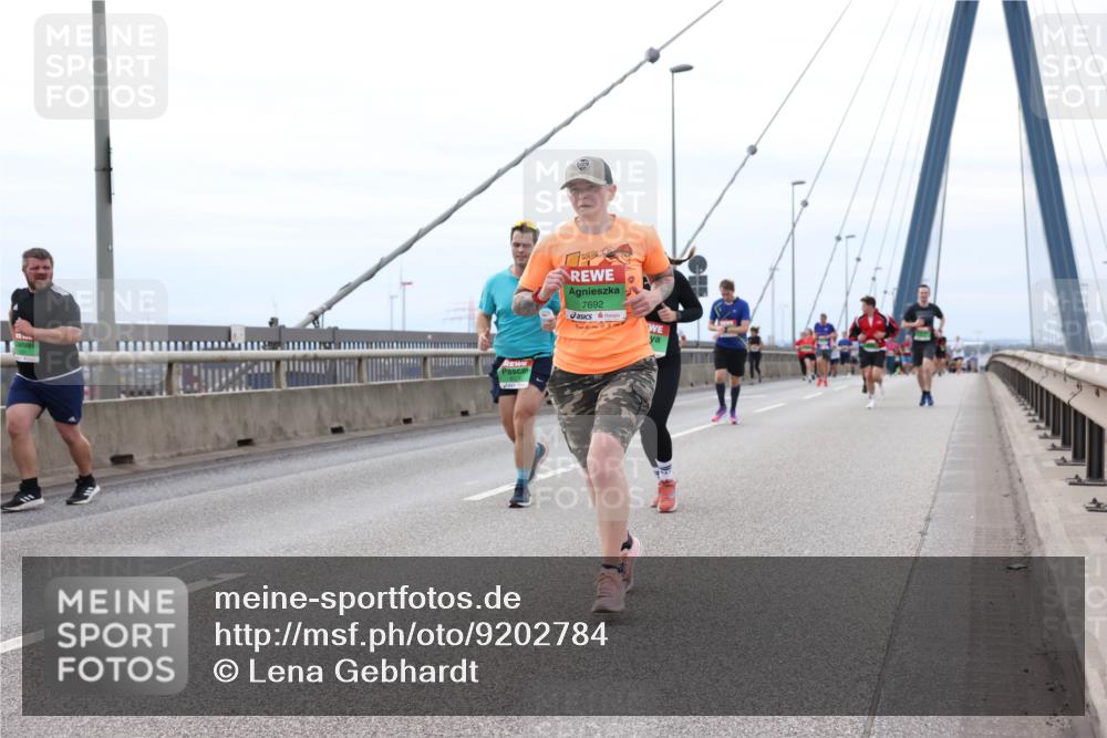03.10.2025 - Köhlbrandbrückenlauf Lena Gebhardt http://msf.ph/oto/9202784 03.10.2025 15:50:24 Position 2 7692 meine-sportfotos.de