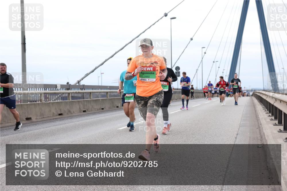 03.10.2025 - Köhlbrandbrückenlauf Lena Gebhardt http://msf.ph/oto/9202785 03.10.2025 15:50:24 Position 2 7692 meine-sportfotos.de