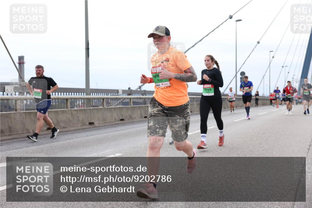 03.10.2025 - Köhlbrandbrückenlauf Lena Gebhardt http://msf.ph/oto/9202786 03.10.2025 15:50:24 Position 2 7692 meine-sportfotos.de