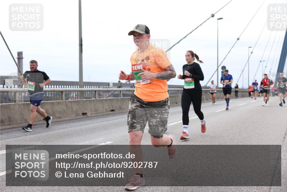 03.10.2025 - Köhlbrandbrückenlauf Lena Gebhardt http://msf.ph/oto/9202787 03.10.2025 15:50:24 Position 2 769 meine-sportfotos.de