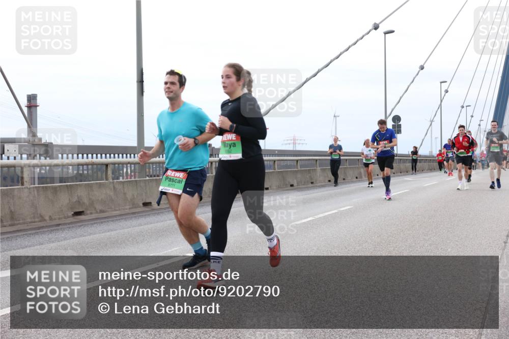 03.10.2025 - Köhlbrandbrückenlauf Lena Gebhardt http://msf.ph/oto/9202790 03.10.2025 15:50:25 Position 2 8771, 62 meine-sportfotos.de