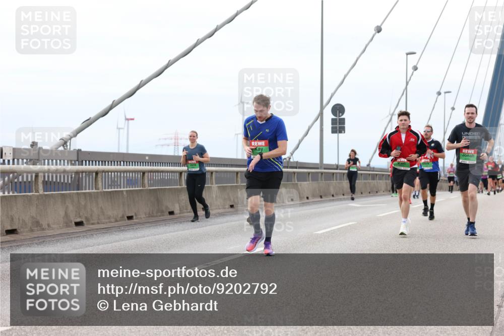 03.10.2025 - Köhlbrandbrückenlauf Lena Gebhardt http://msf.ph/oto/9202792 03.10.2025 15:50:26 Position 2 9316 meine-sportfotos.de