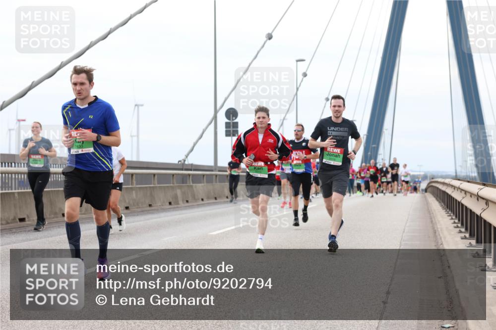 03.10.2025 - Köhlbrandbrückenlauf Lena Gebhardt http://msf.ph/oto/9202794 03.10.2025 15:50:27 Position 2 7433, 9315, 9316 meine-sportfotos.de
