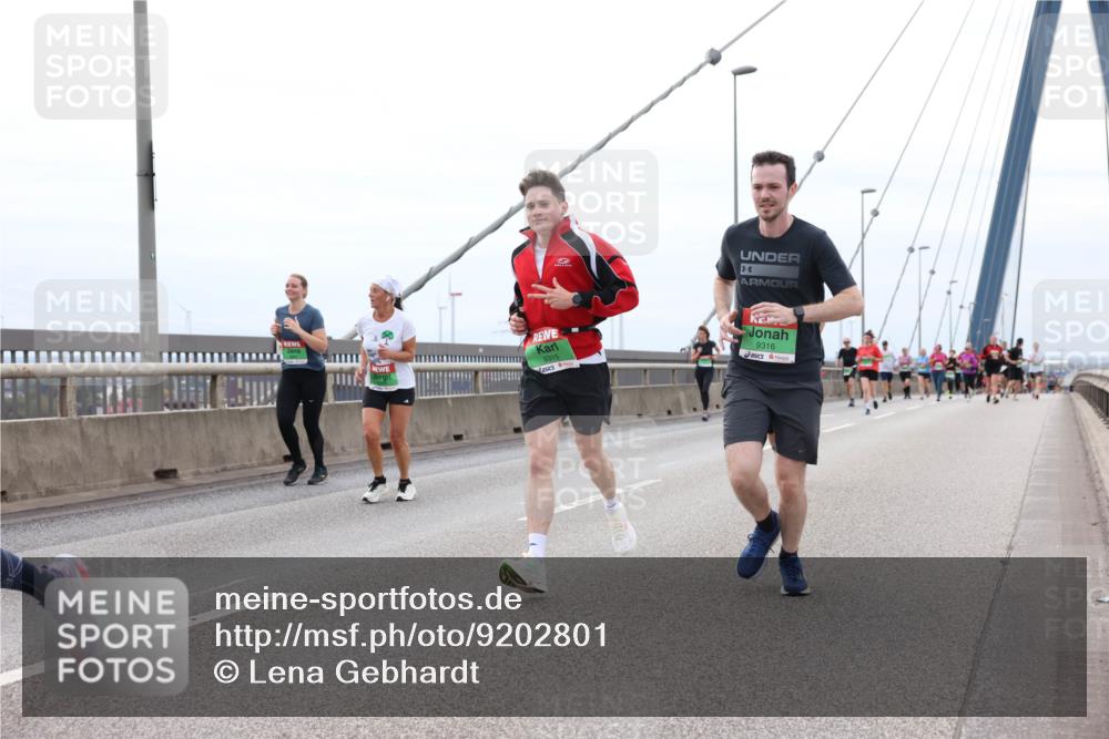 03.10.2025 - Köhlbrandbrückenlauf Lena Gebhardt http://msf.ph/oto/9202801 03.10.2025 15:50:29 Position 2 9315, 9316 meine-sportfotos.de