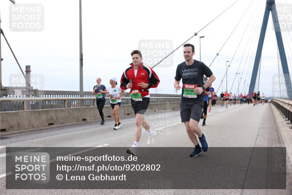03.10.2025 - Köhlbrandbrückenlauf Lena Gebhardt http://msf.ph/oto/9202802 03.10.2025 15:50:29 Position 2 9316 meine-sportfotos.de