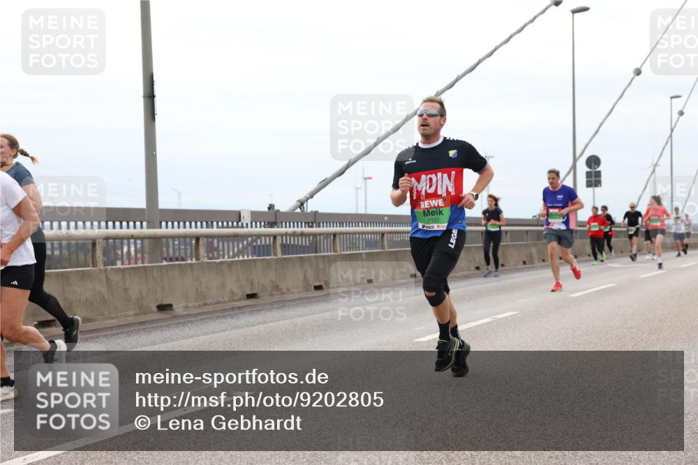 03.10.2025 - Köhlbrandbrückenlauf Lena Gebhardt http://msf.ph/oto/9202805 03.10.2025 15:50:31 Position 2 7157 meine-sportfotos.de
