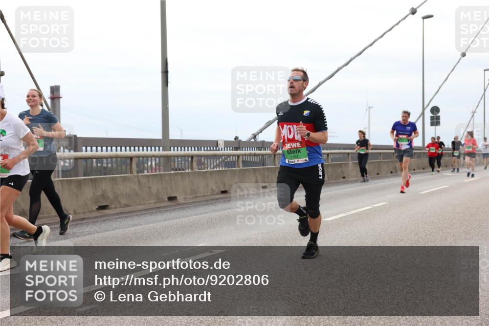 03.10.2025 - Köhlbrandbrückenlauf Lena Gebhardt http://msf.ph/oto/9202806 03.10.2025 15:50:31 Position 2 7157 meine-sportfotos.de