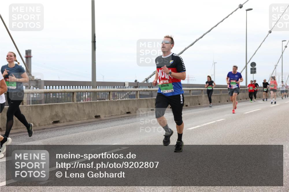 03.10.2025 - Köhlbrandbrückenlauf Lena Gebhardt http://msf.ph/oto/9202807 03.10.2025 15:50:31 Position 2 8061, 7157 meine-sportfotos.de