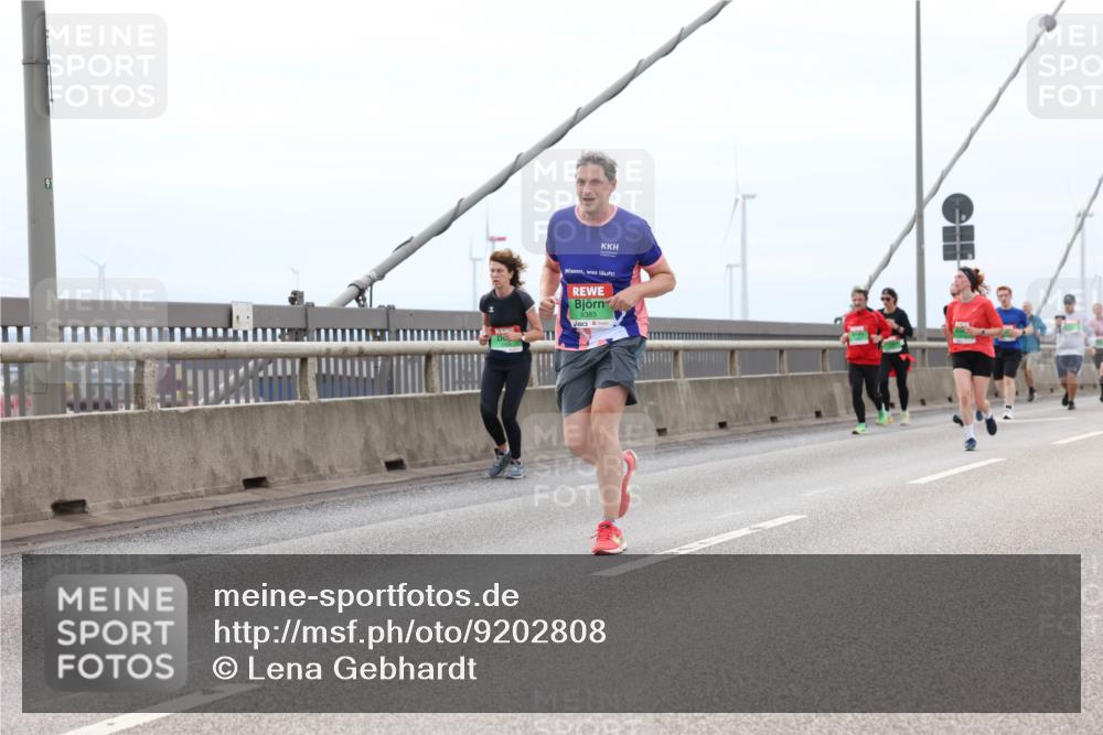 03.10.2025 - Köhlbrandbrückenlauf Lena Gebhardt http://msf.ph/oto/9202808 03.10.2025 15:50:32 Position 2 91, 9383 meine-sportfotos.de