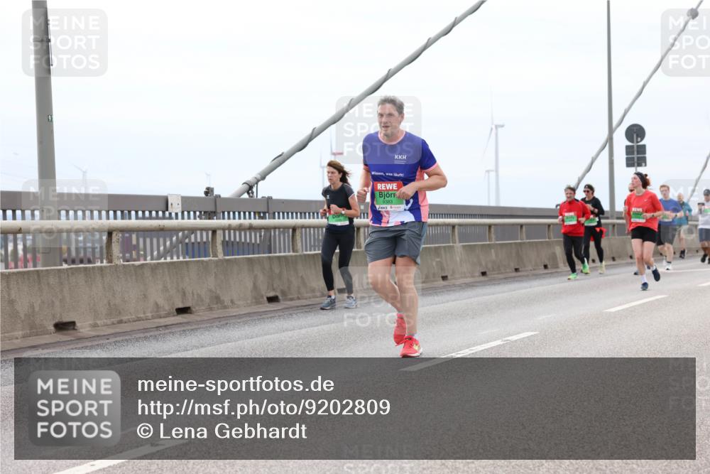 03.10.2025 - Köhlbrandbrückenlauf Lena Gebhardt http://msf.ph/oto/9202809 03.10.2025 15:50:33 Position 2 9383 meine-sportfotos.de