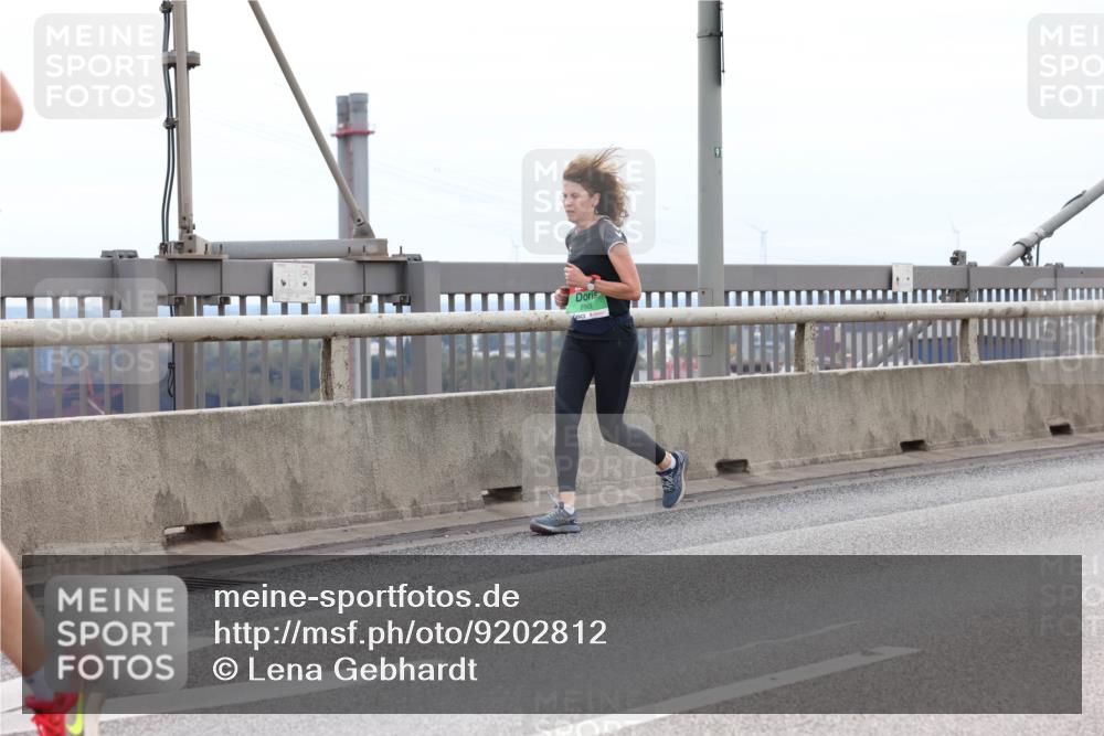 03.10.2025 - Köhlbrandbrückenlauf Lena Gebhardt http://msf.ph/oto/9202812 03.10.2025 15:50:35 Position 2 8968 meine-sportfotos.de