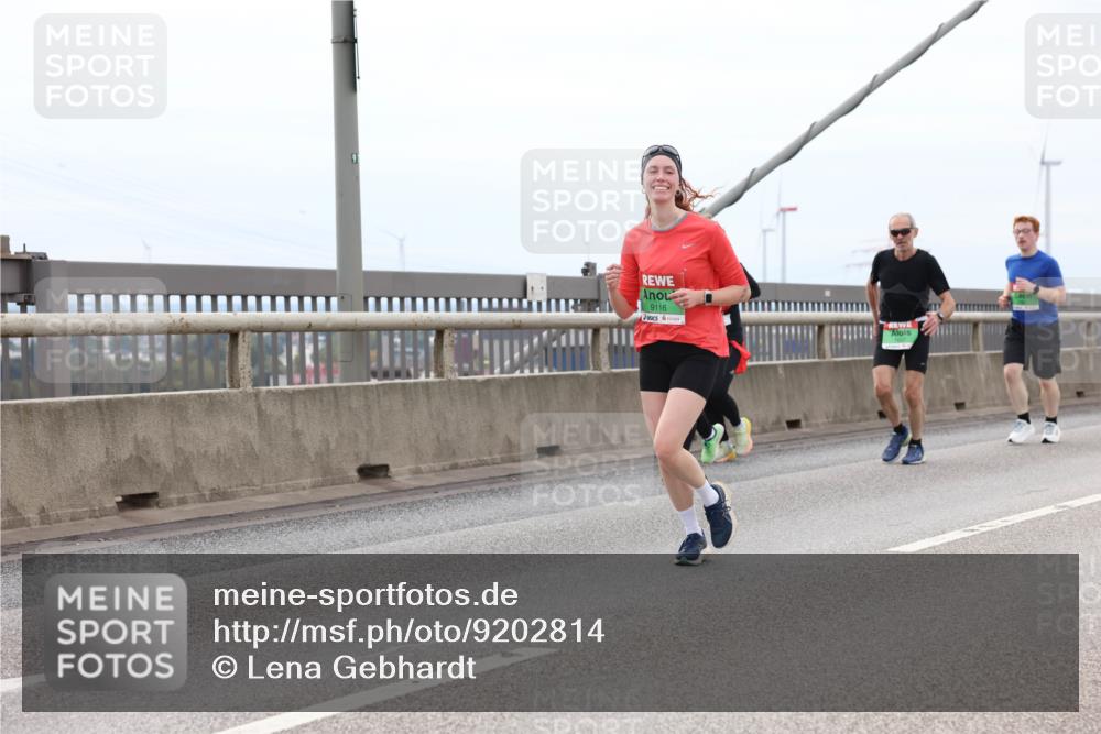 03.10.2025 - Köhlbrandbrückenlauf Lena Gebhardt http://msf.ph/oto/9202814 03.10.2025 15:50:37 Position 2 91, 9116 meine-sportfotos.de