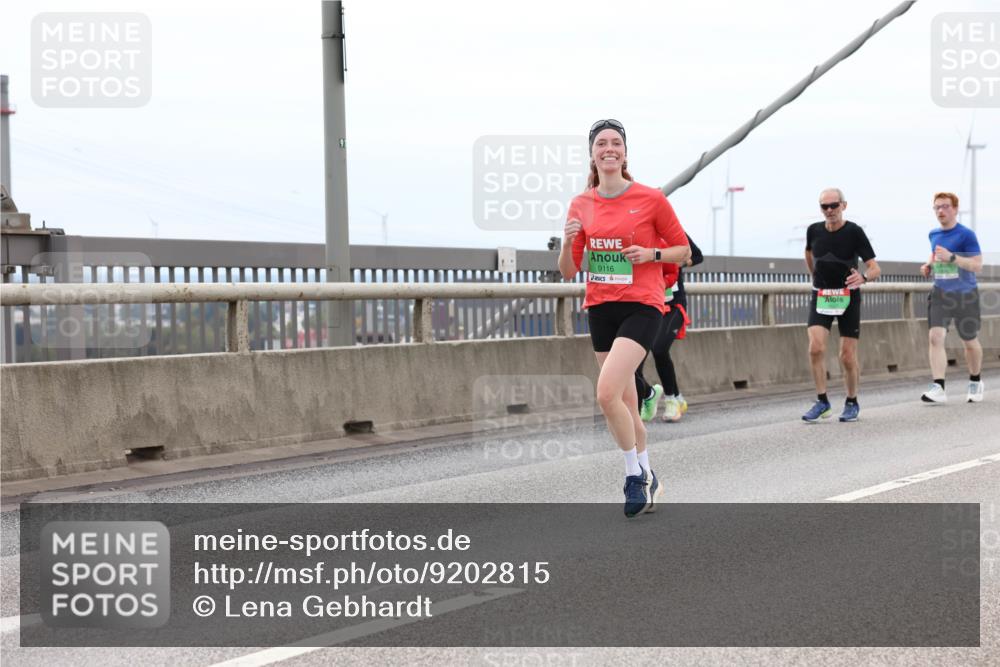 03.10.2025 - Köhlbrandbrückenlauf Lena Gebhardt http://msf.ph/oto/9202815 03.10.2025 15:50:37 Position 2 91, 9116 meine-sportfotos.de