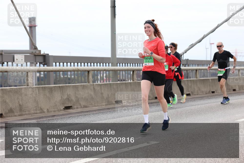 03.10.2025 - Köhlbrandbrückenlauf Lena Gebhardt http://msf.ph/oto/9202816 03.10.2025 15:50:37 Position 2 9116 meine-sportfotos.de
