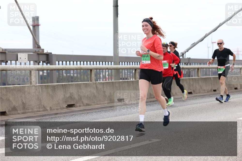 03.10.2025 - Köhlbrandbrückenlauf Lena Gebhardt http://msf.ph/oto/9202817 03.10.2025 15:50:37 Position 2 9116, 200 meine-sportfotos.de