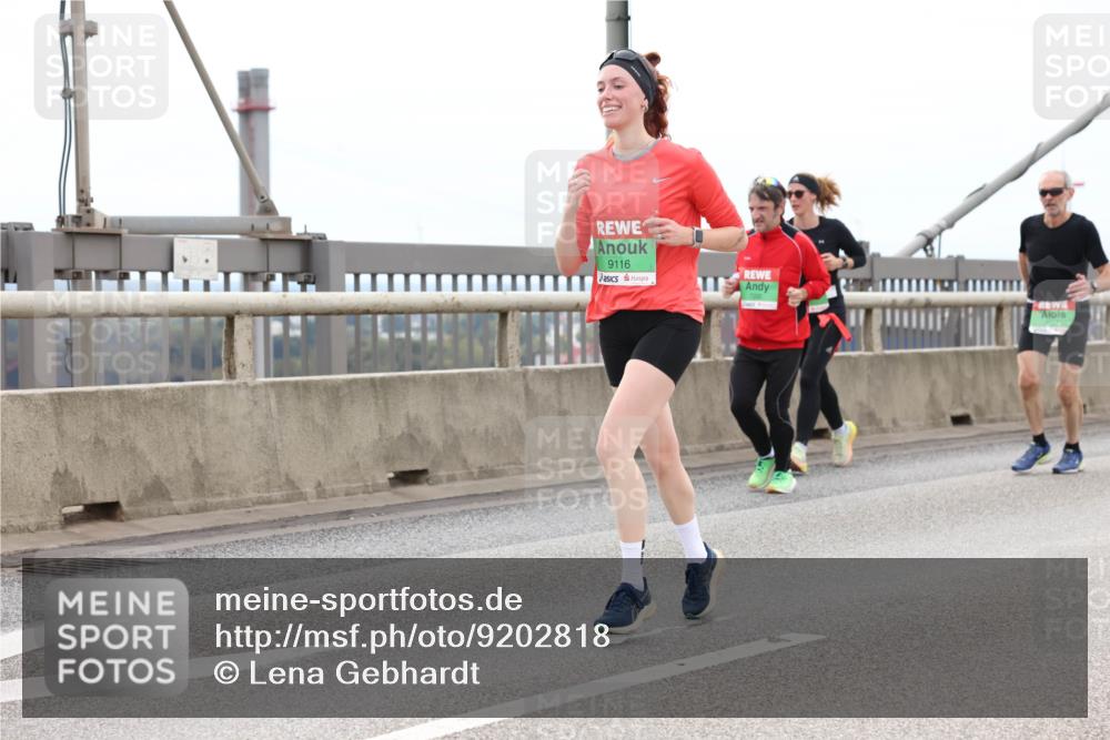 03.10.2025 - Köhlbrandbrückenlauf Lena Gebhardt http://msf.ph/oto/9202818 03.10.2025 15:50:38 Position 2 9116 meine-sportfotos.de