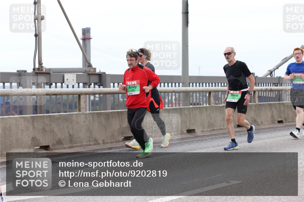 03.10.2025 - Köhlbrandbrückenlauf Lena Gebhardt http://msf.ph/oto/9202819 03.10.2025 15:50:39 Position 2 7200, 91, 7627, 7325 meine-sportfotos.de